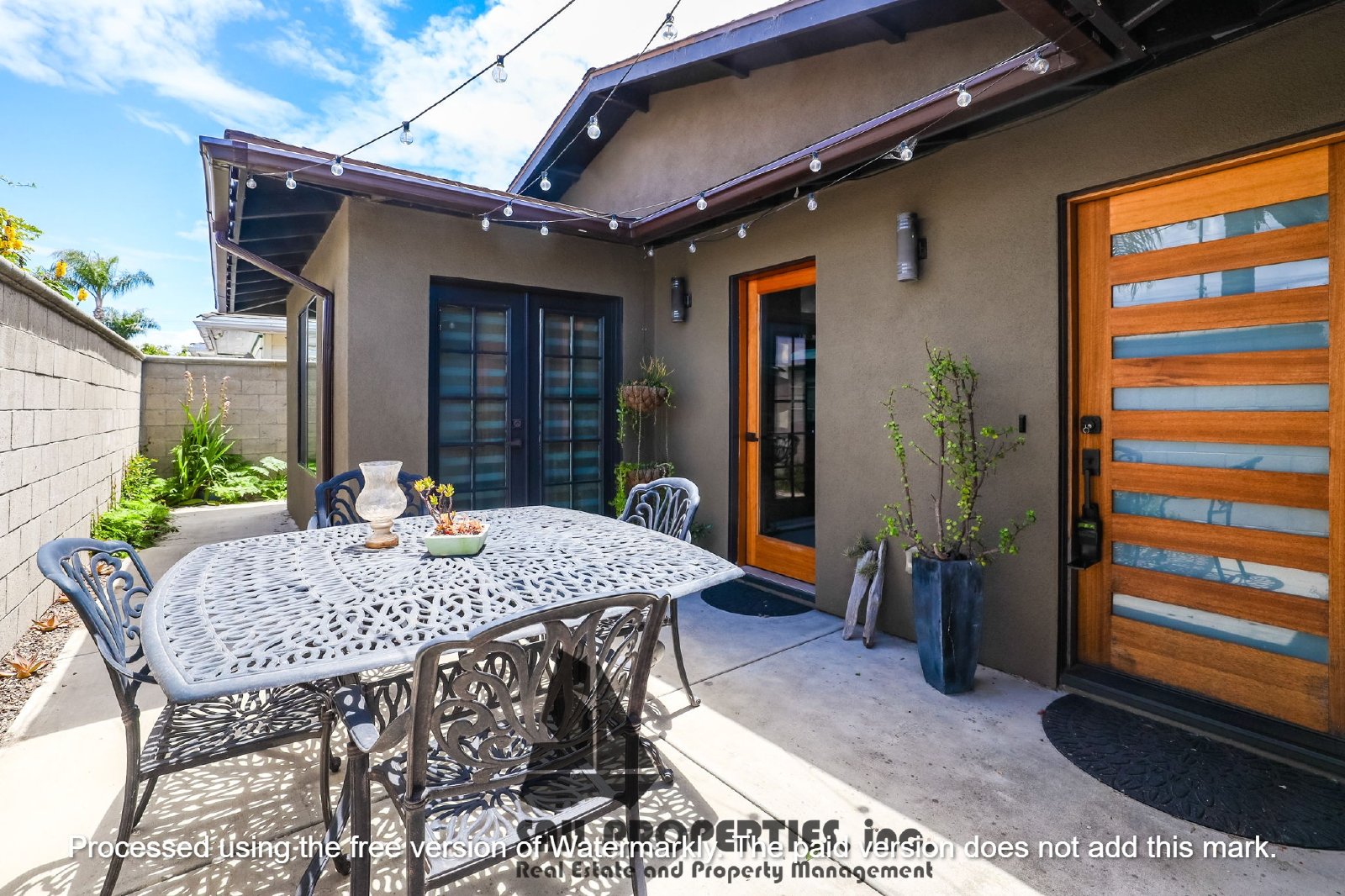 Discover this bright 3-bedroom Home in HB! property image