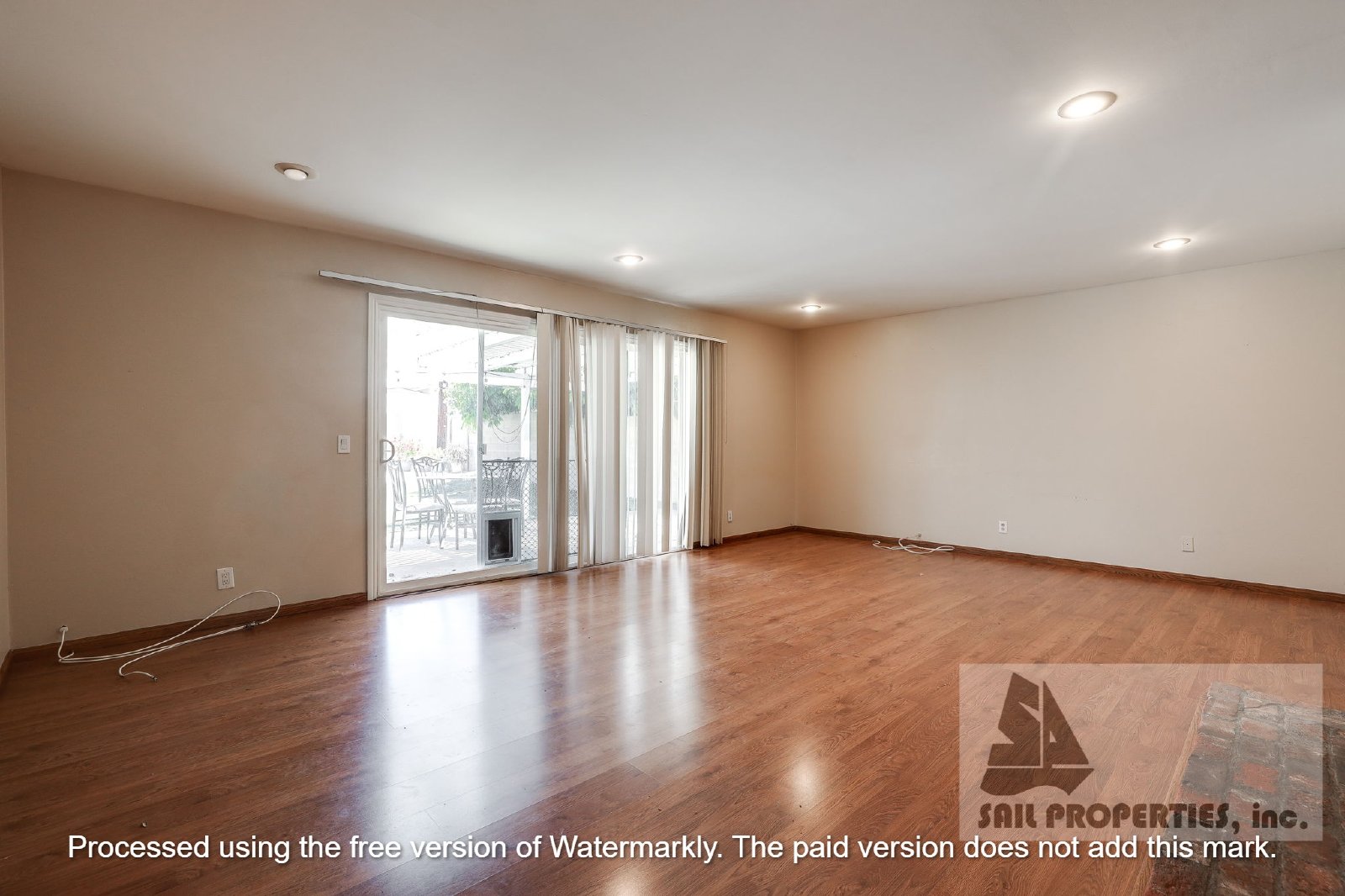 Three-bedroom home with a pool in Fountain Valley property image