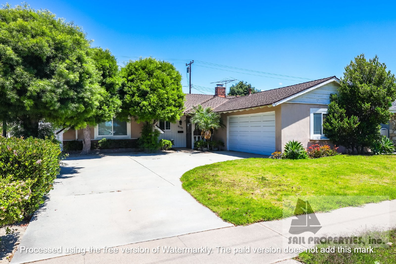 Three-bedroom home with a pool in Fountain Valley property image