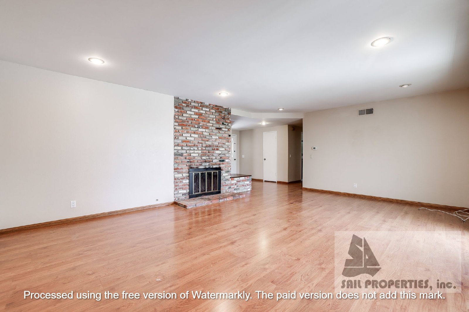 Three-bedroom home with a pool in Fountain Valley property image