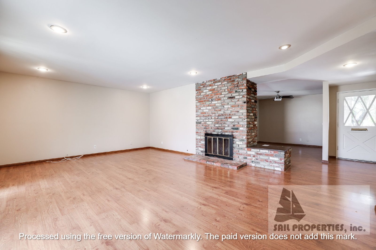 Three-bedroom home with a pool in Fountain Valley property image