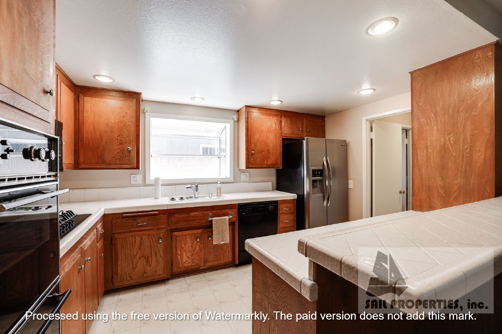 Three-bedroom home with a pool in Fountain Valley property image