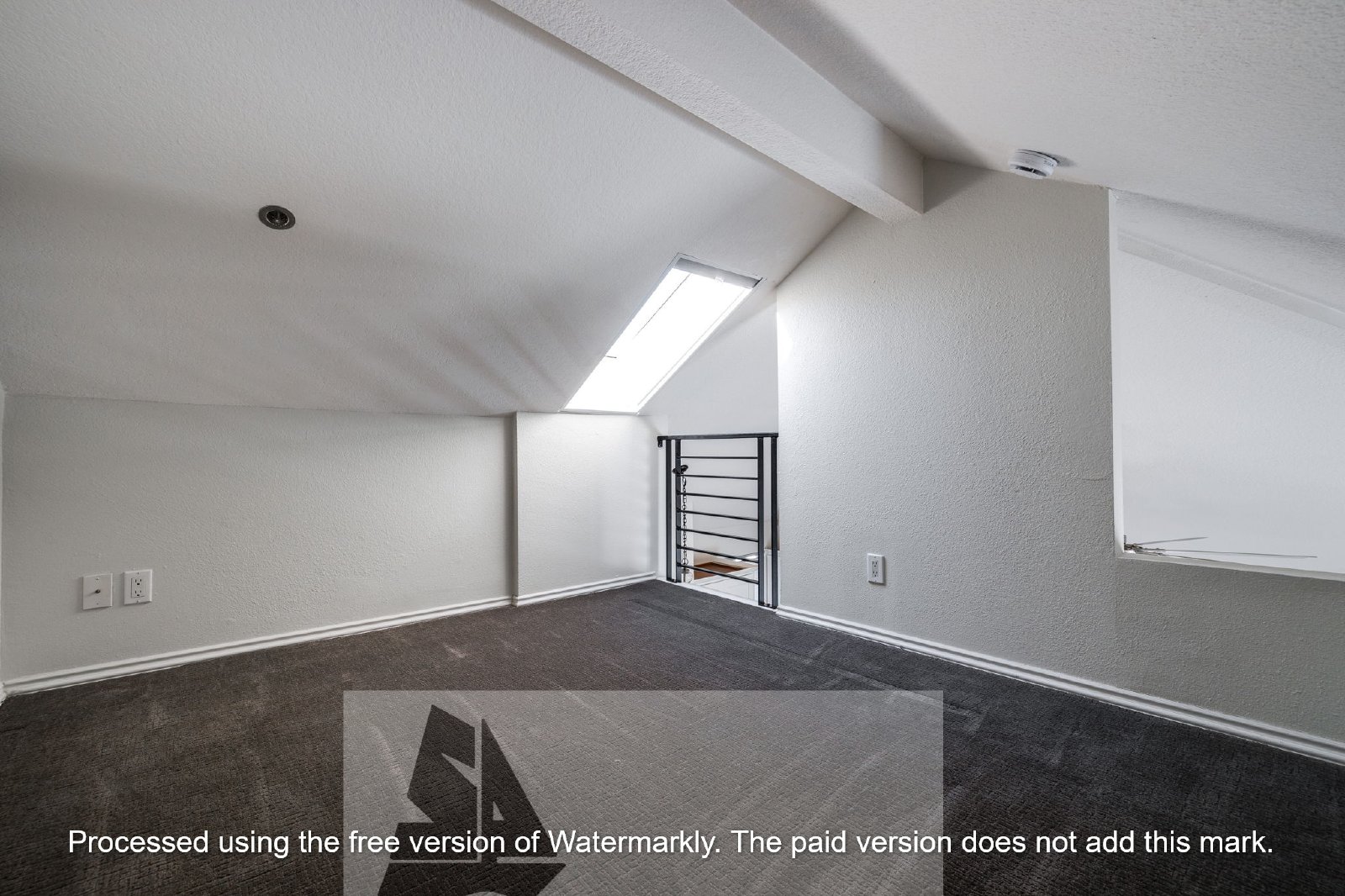Studio loft in desirable community of Huntington Beach! property image
