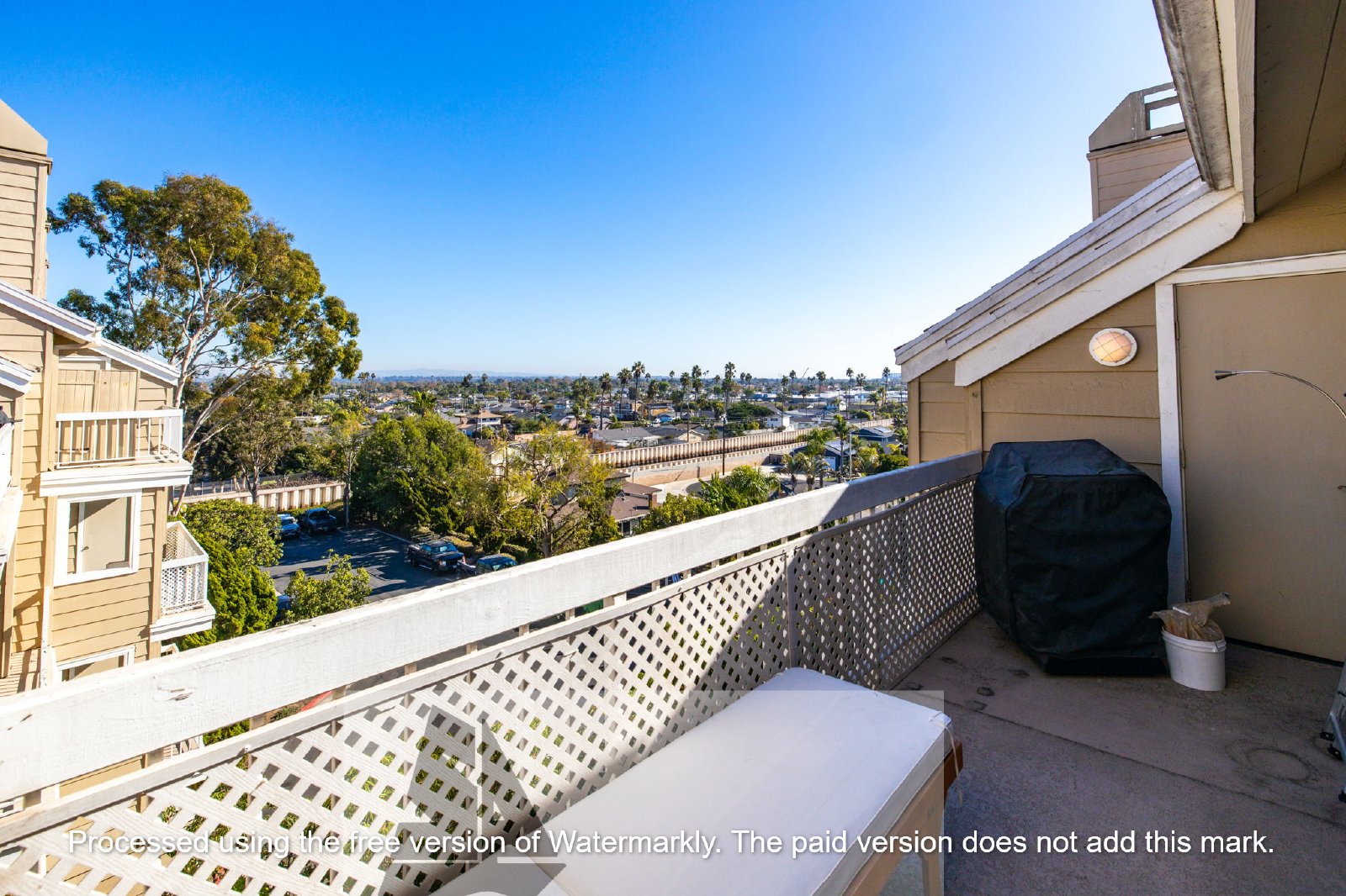 Studio loft in desirable community of Huntington Beach! property image