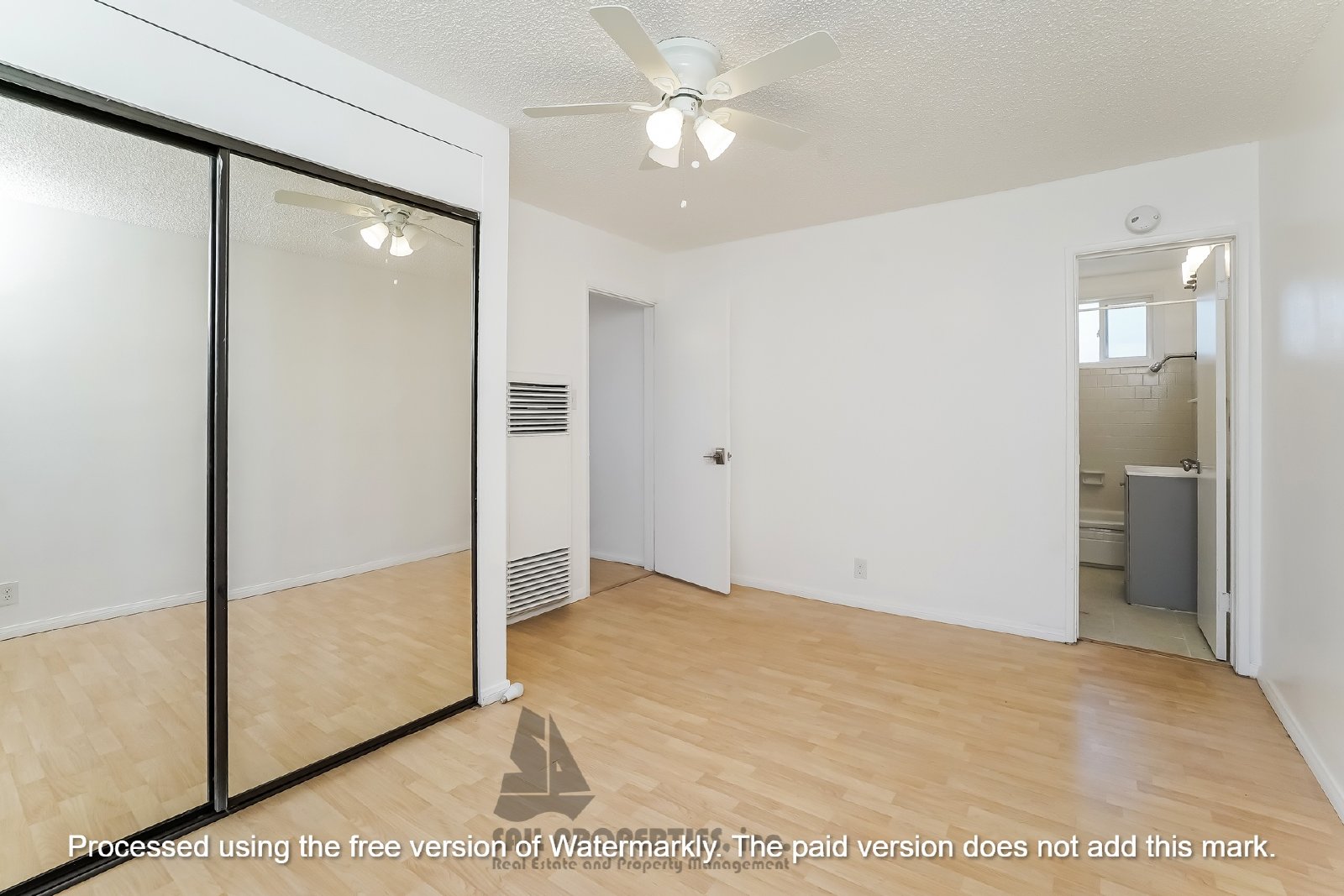 Beautifully remodeled 1-bedroom, 1-bath duplex in Carson property image