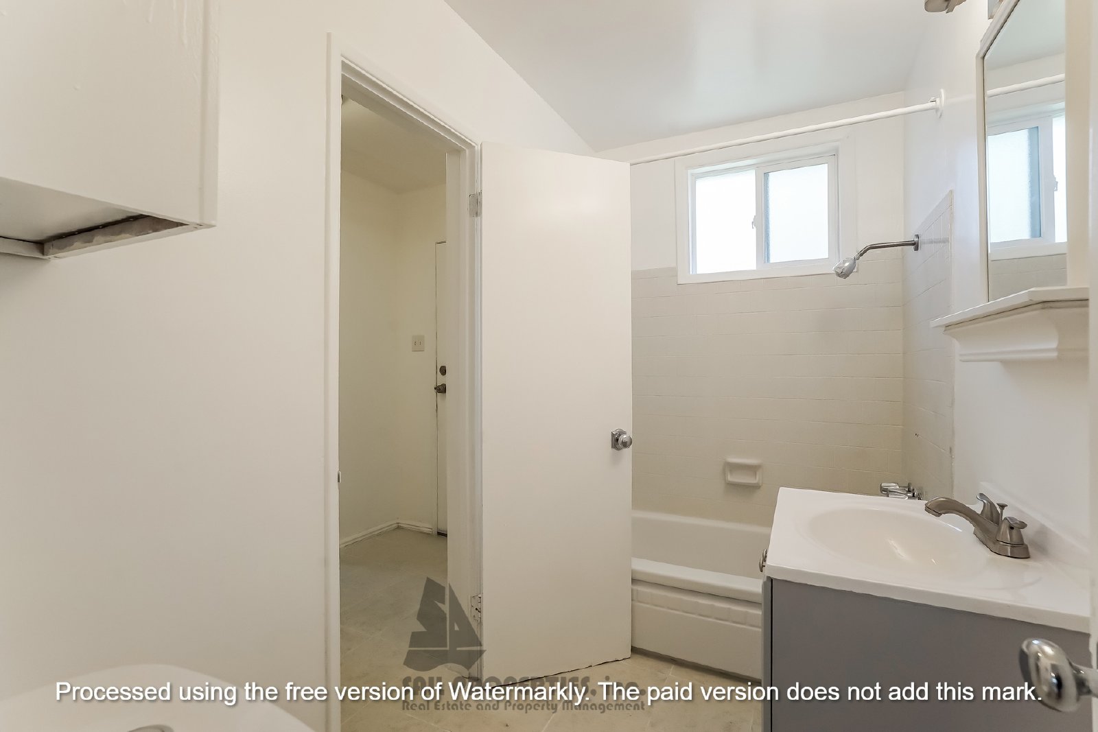 Beautifully remodeled 1-bedroom, 1-bath duplex in Carson property image