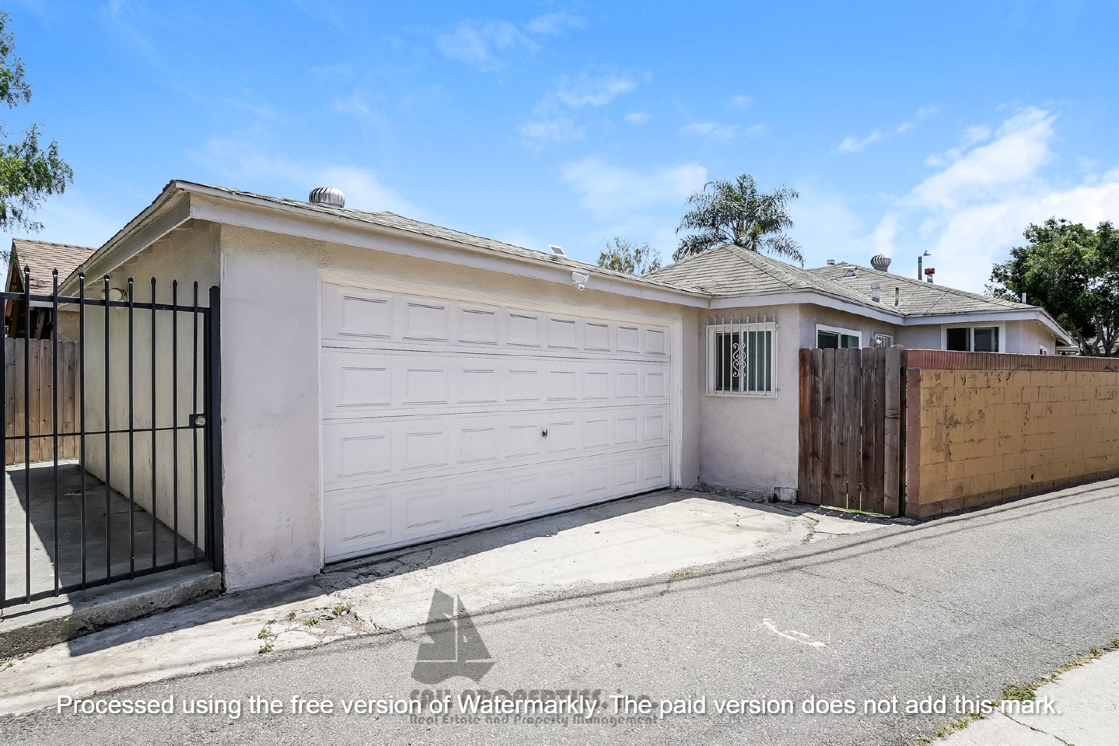 Beautifully remodeled 1-bedroom, 1-bath duplex in Carson property image