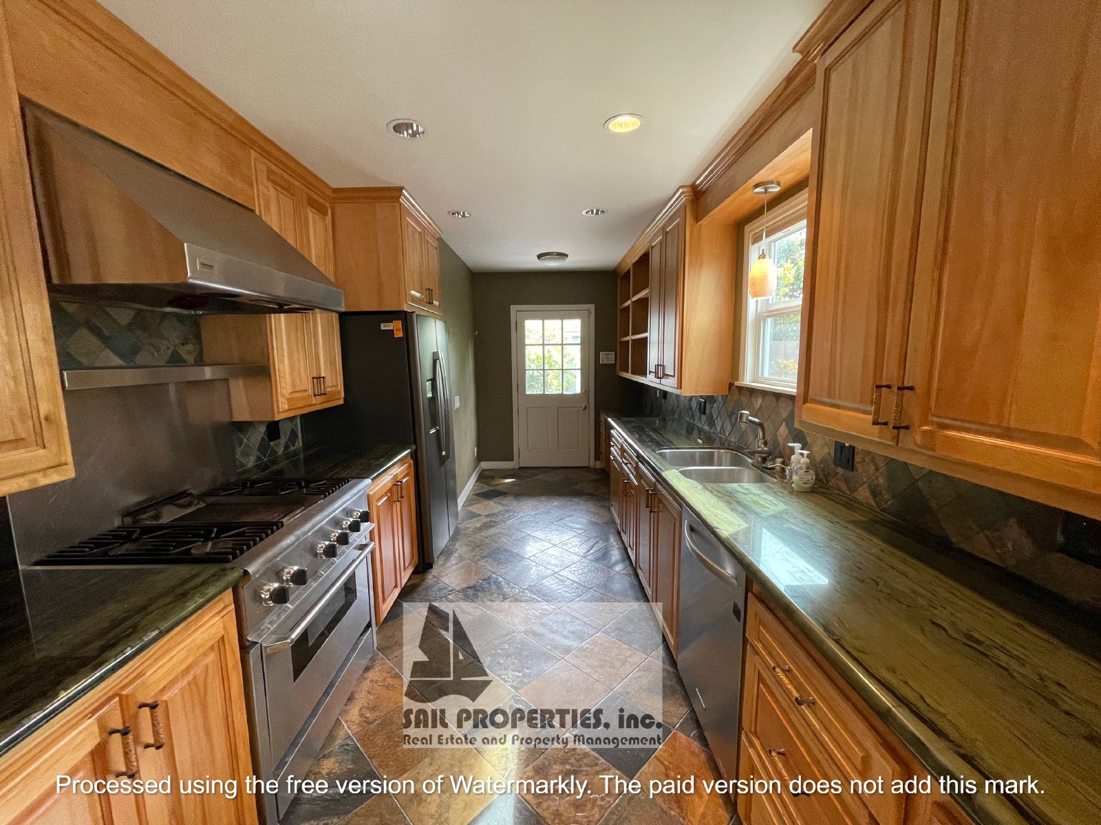 Comfortable Coastal Living in Huntington Beach! property image