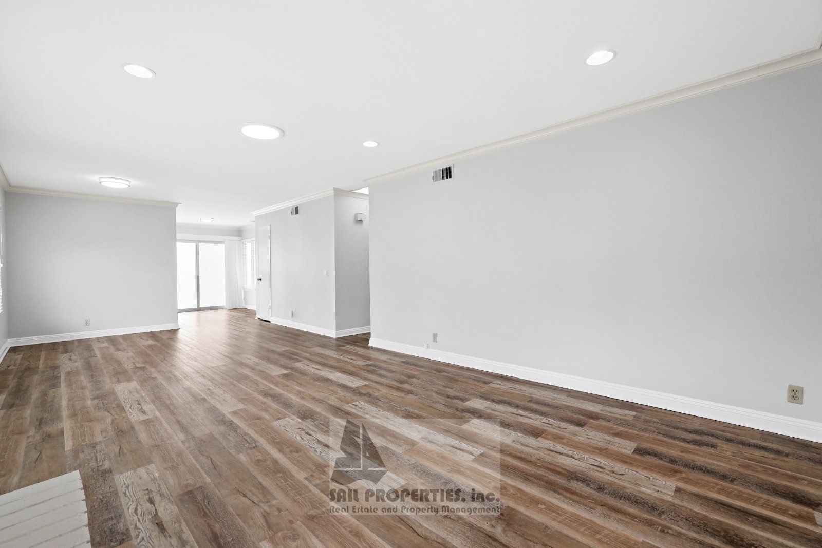 Bright & Move-In Ready End Unit in Westminster Village – 3 Miles to the Beach! property image