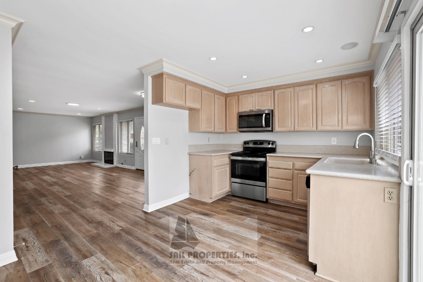 Bright & Move-In Ready End Unit in Westminster Village – 3 Miles to the Beach! property image
