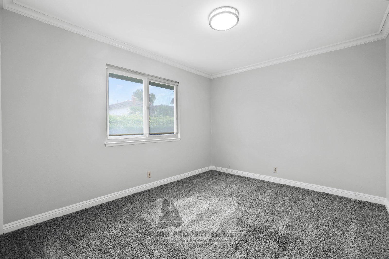 Bright & Move-In Ready End Unit in Westminster Village – 3 Miles to the Beach! property image