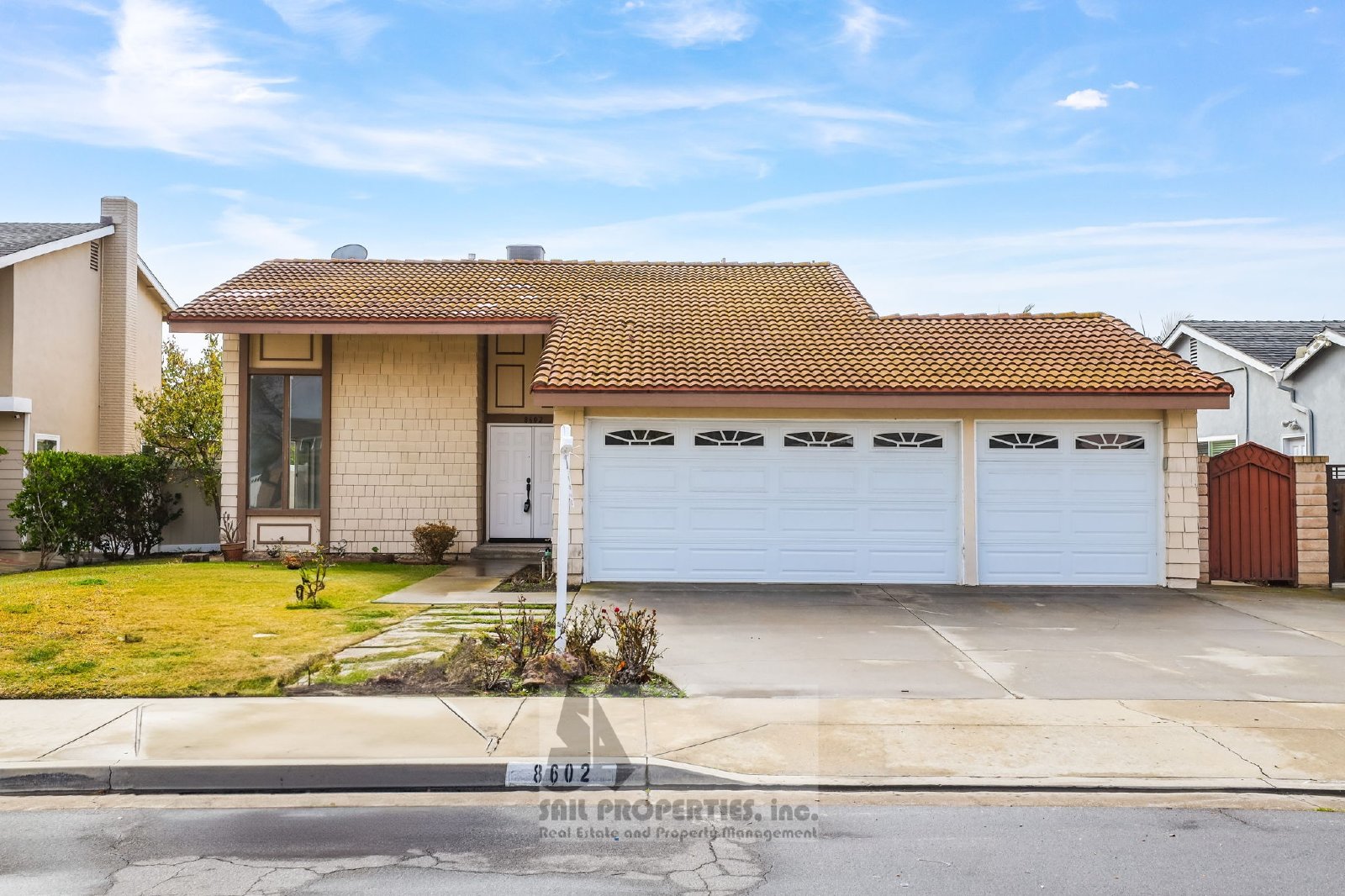 5 Bedrooms. 3-Car Garage. Huntington Beach Charm! property image