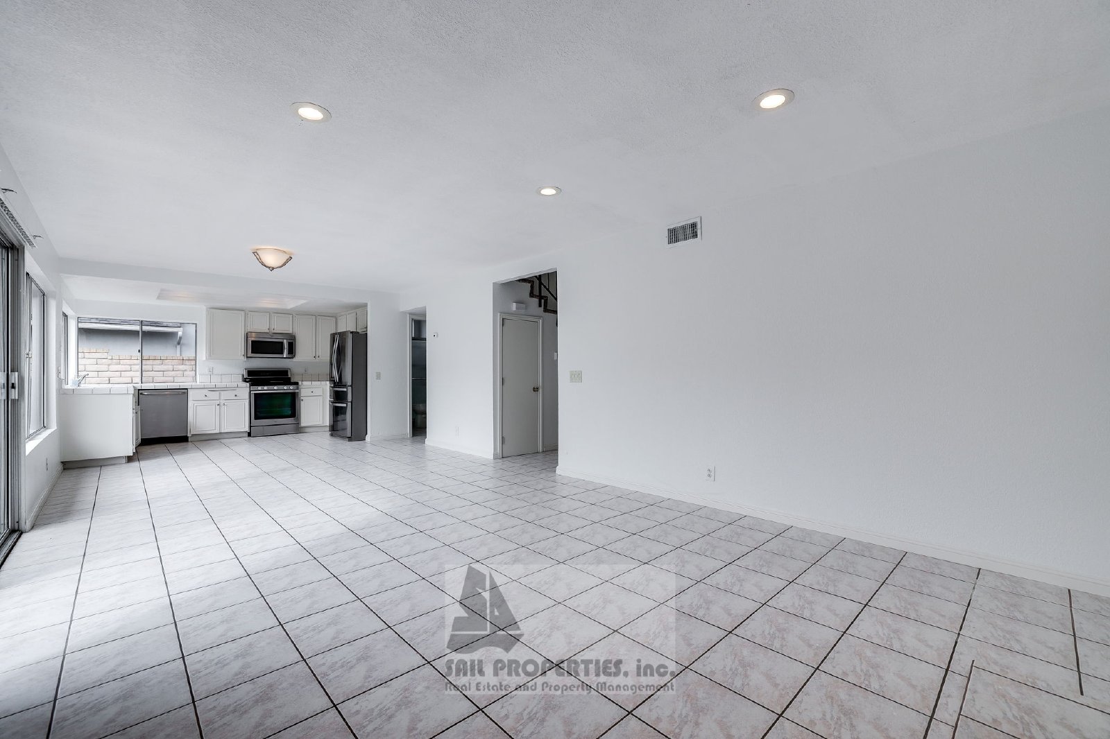 5 Bedrooms. 3-Car Garage. Huntington Beach Charm! property image