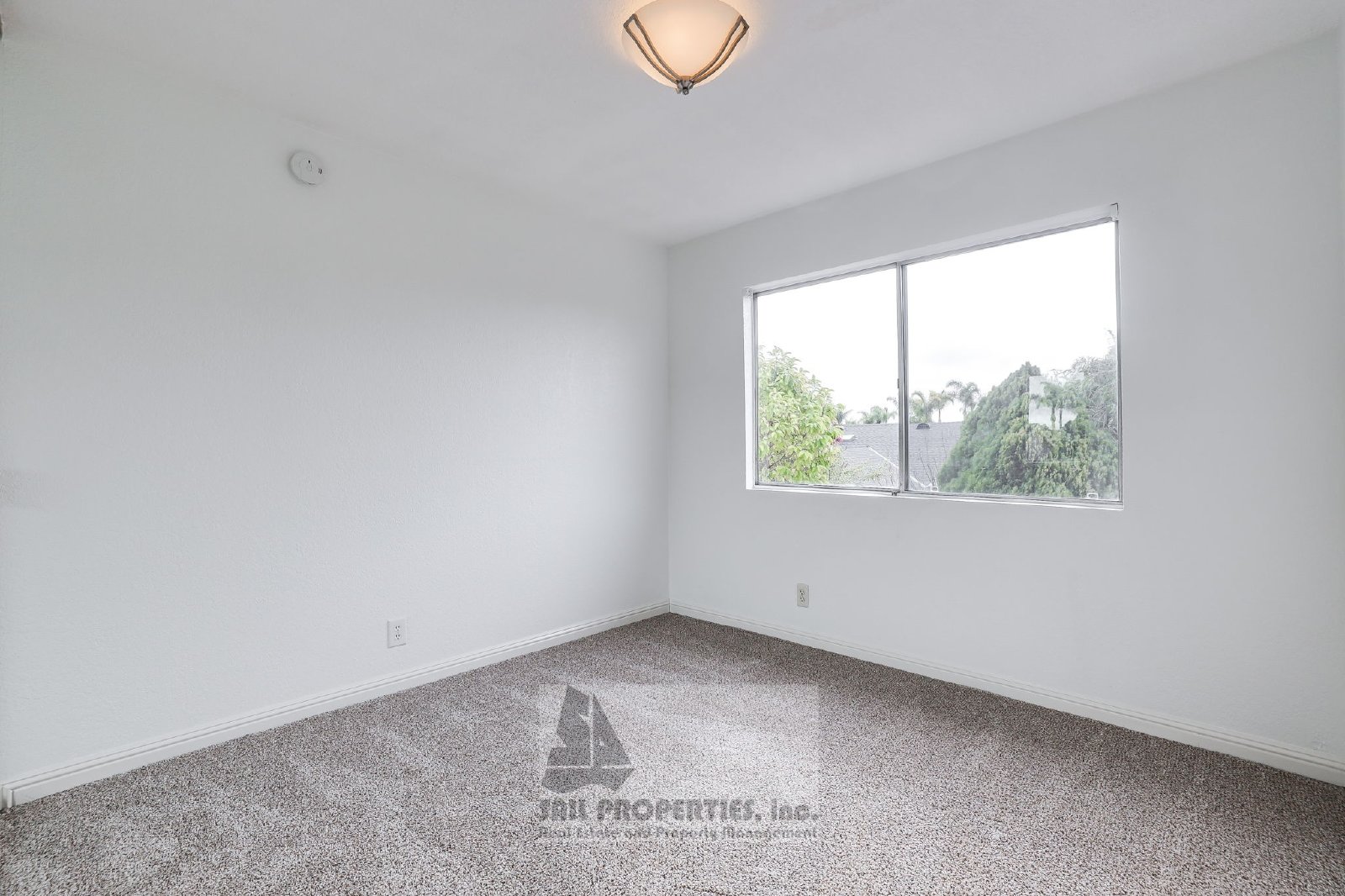 5 Bedrooms. 3-Car Garage. Huntington Beach Charm! property image