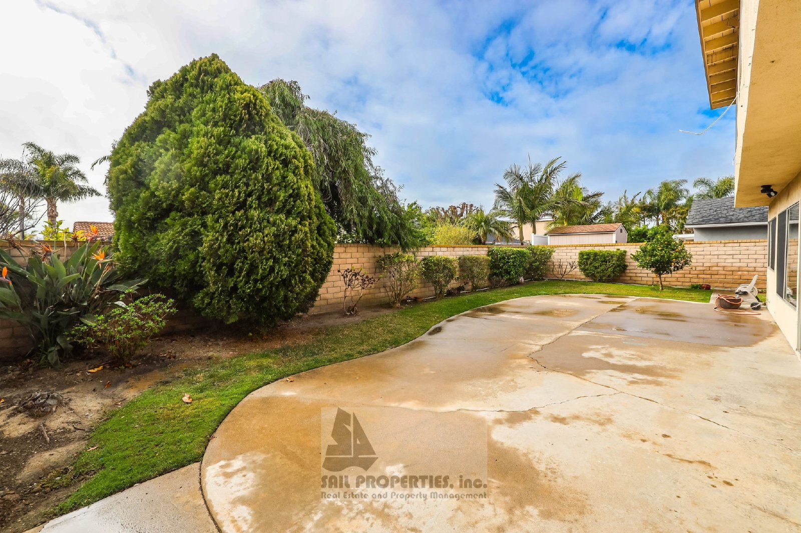 5 Bedrooms. 3-Car Garage. Huntington Beach Charm! property image