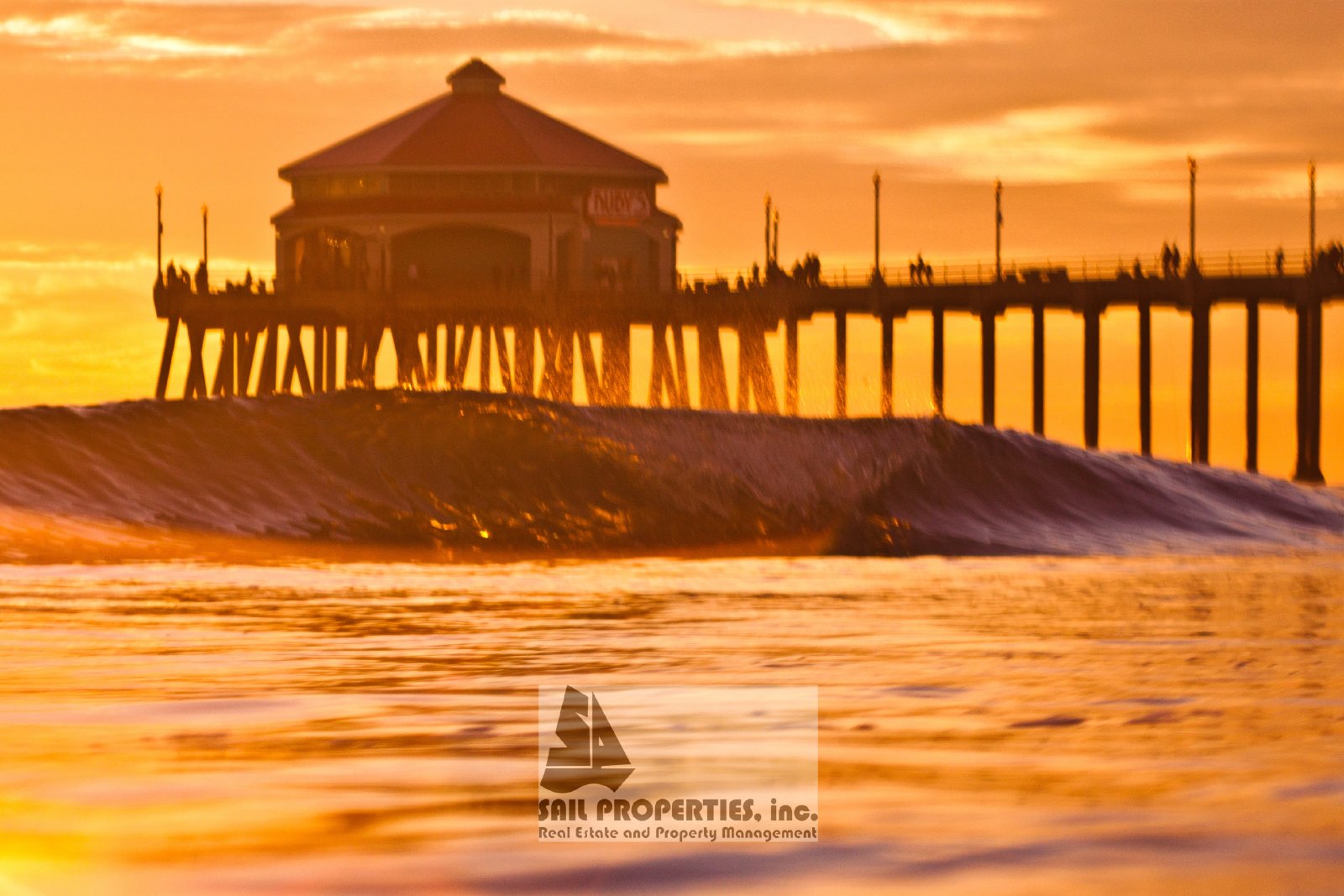5 Bedrooms. 3-Car Garage. Huntington Beach Charm! property image