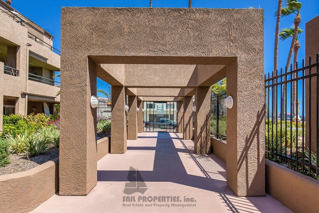1200 PCH #327 is a third-floor, one-bedroom, one-bath condo in the gated Pierhouse community of Huntington Beach property image
