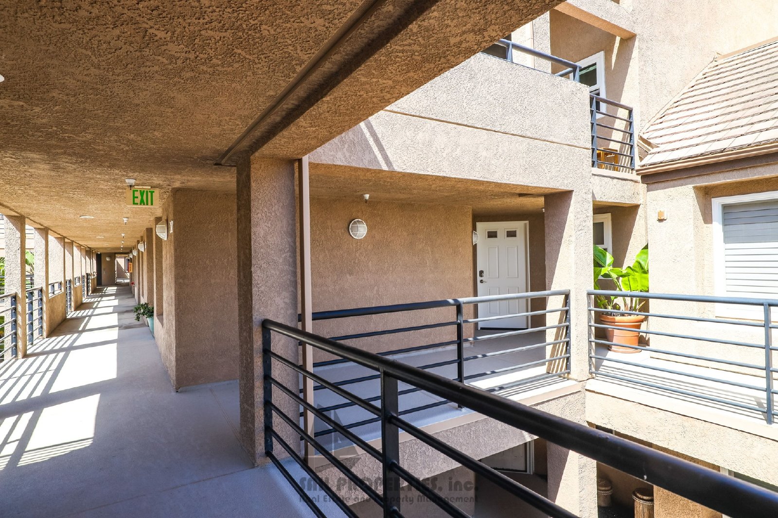 1200 PCH #327 is a third-floor, one-bedroom, one-bath condo in the gated Pierhouse community of Huntington Beach property image