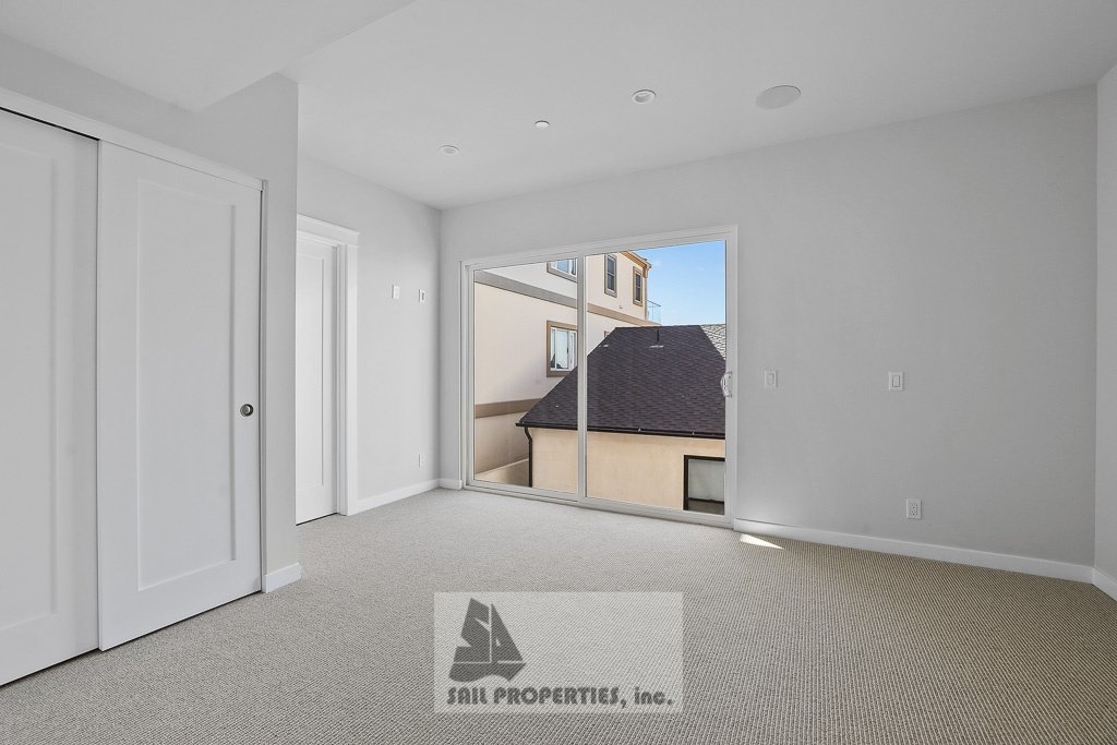 Discover a thoughtfully updated 2‑bedroom, 4‑bath duplex in Huntington Beach offering ocean views and a range of modern touches property image