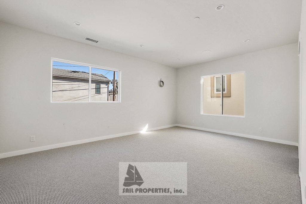 Discover a thoughtfully updated 2‑bedroom, 4‑bath duplex in Huntington Beach offering ocean views and a range of modern touches property image