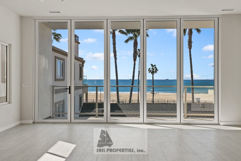 Discover a thoughtfully updated 2‑bedroom, 4‑bath duplex in Huntington Beach offering ocean views and a range of modern touches property image