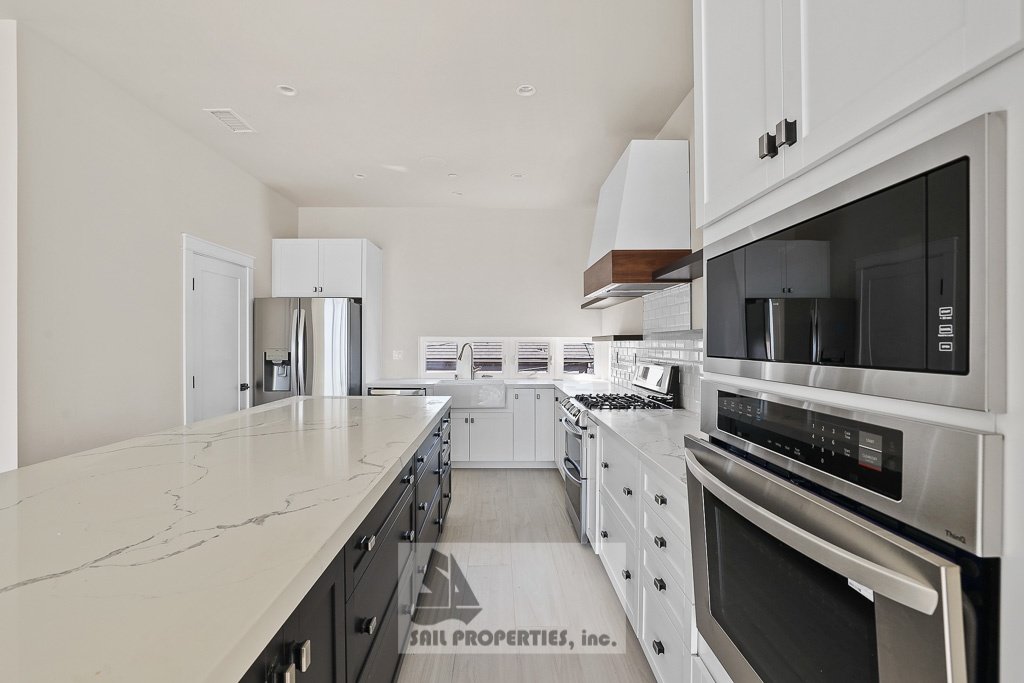 Discover a thoughtfully updated 2‑bedroom, 4‑bath duplex in Huntington Beach offering ocean views and a range of modern touches property image