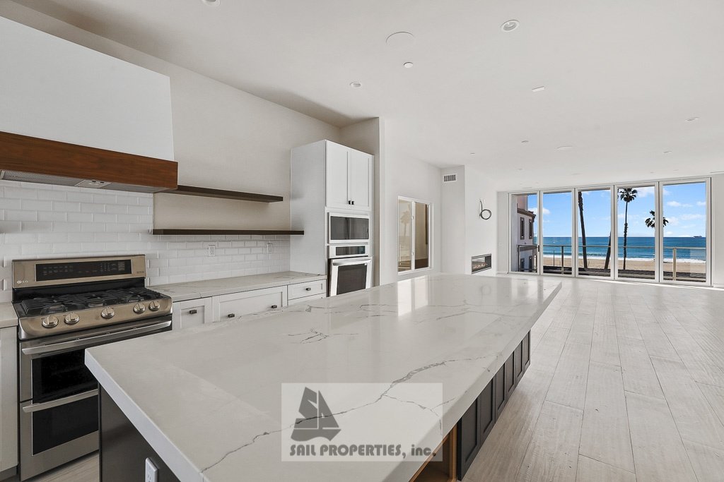 Discover a thoughtfully updated 2‑bedroom, 4‑bath duplex in Huntington Beach offering ocean views and a range of modern touches property image