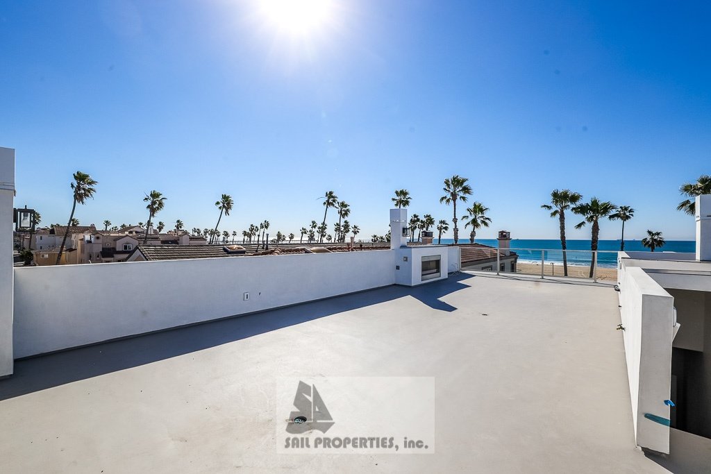 Discover a thoughtfully updated 2‑bedroom, 4‑bath duplex in Huntington Beach offering ocean views and a range of modern touches property image