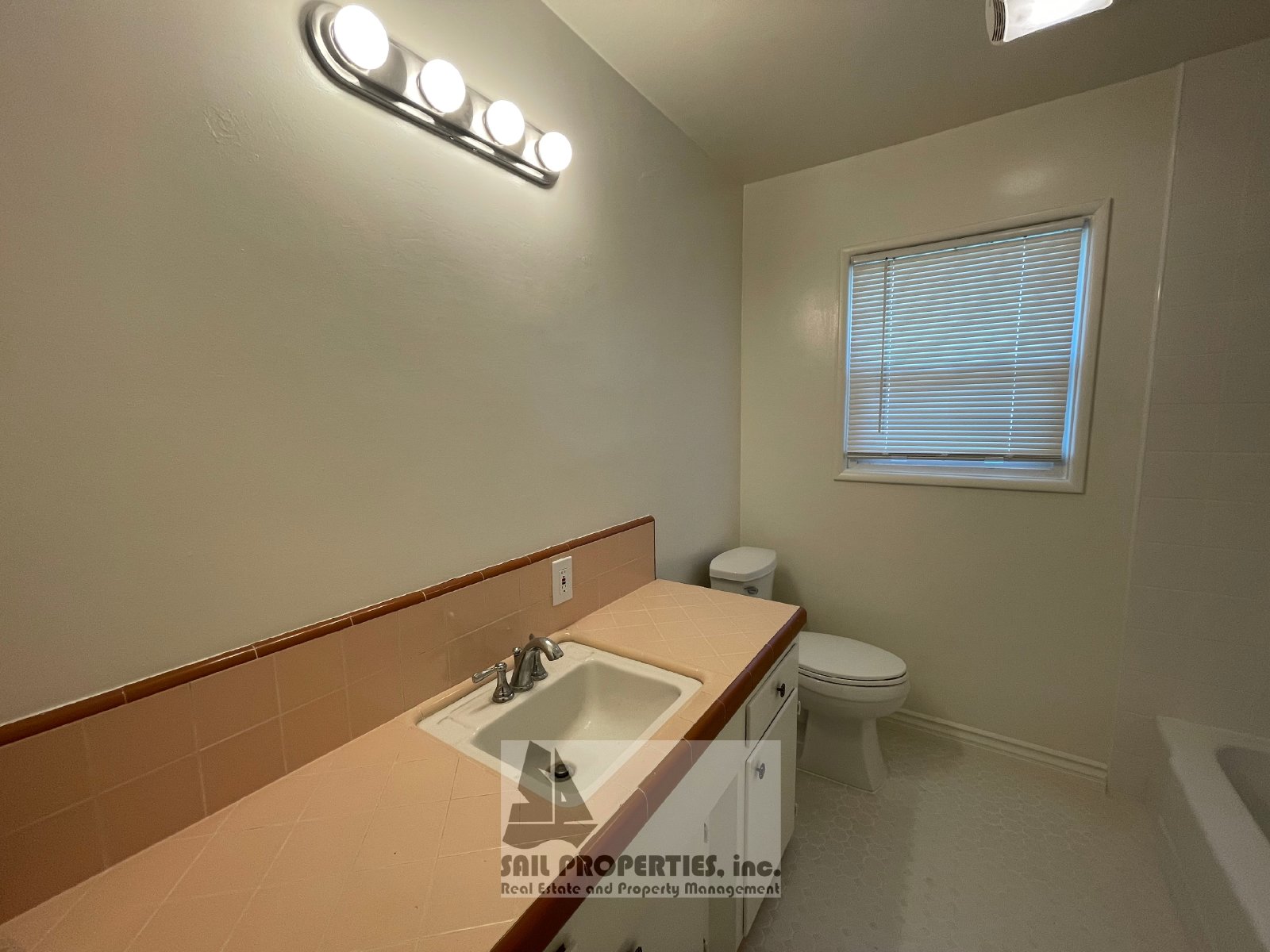 Charming 3-Bedroom Home Near Old Towne Orange property image
