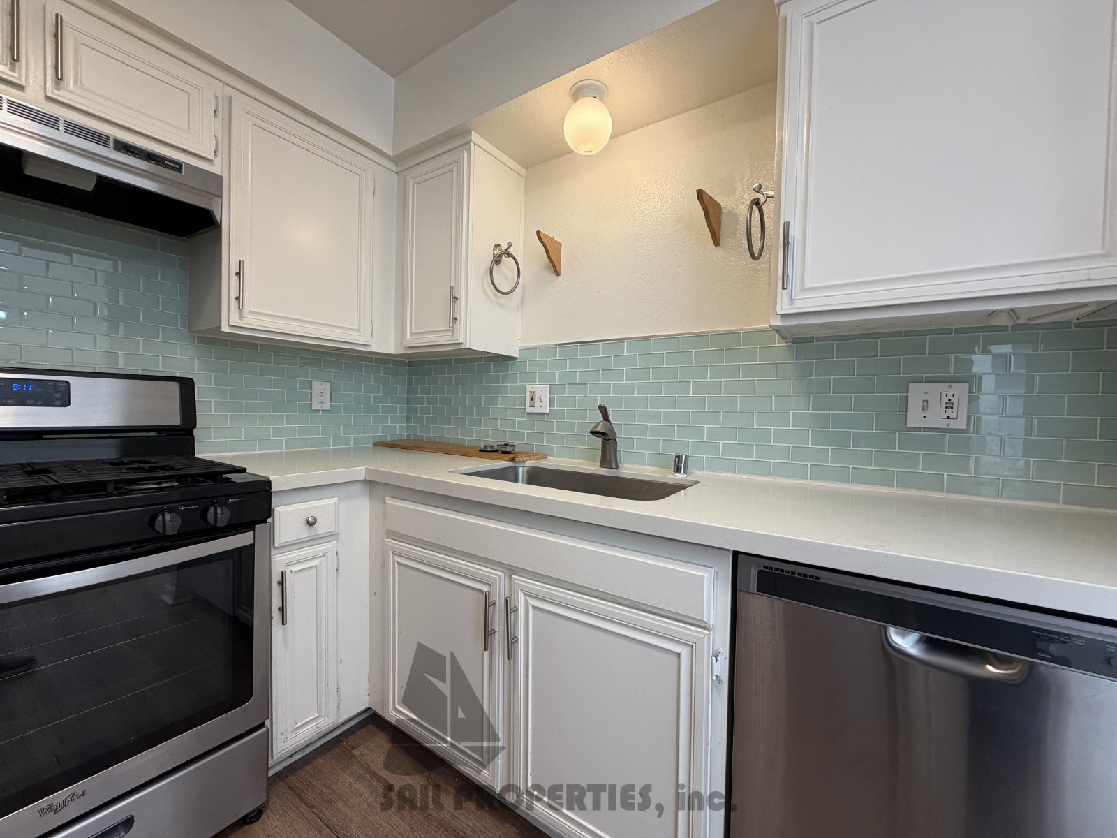 3BD, 2.5BA Condo in Santa Ana With A 2-Car Garage, and Private Patio property image