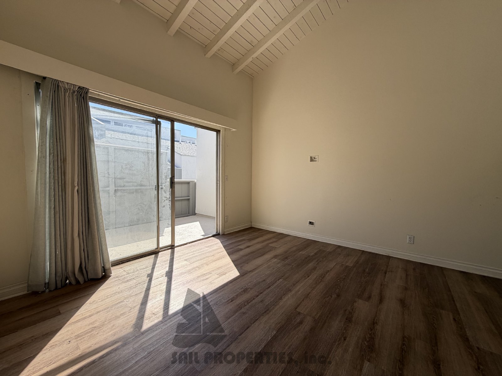 3BD, 2.5BA Condo in Santa Ana With A 2-Car Garage, and Private Patio property image