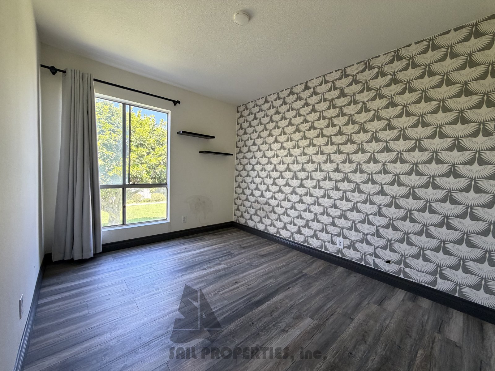3BD, 2.5BA Condo in Santa Ana With A 2-Car Garage, and Private Patio property image