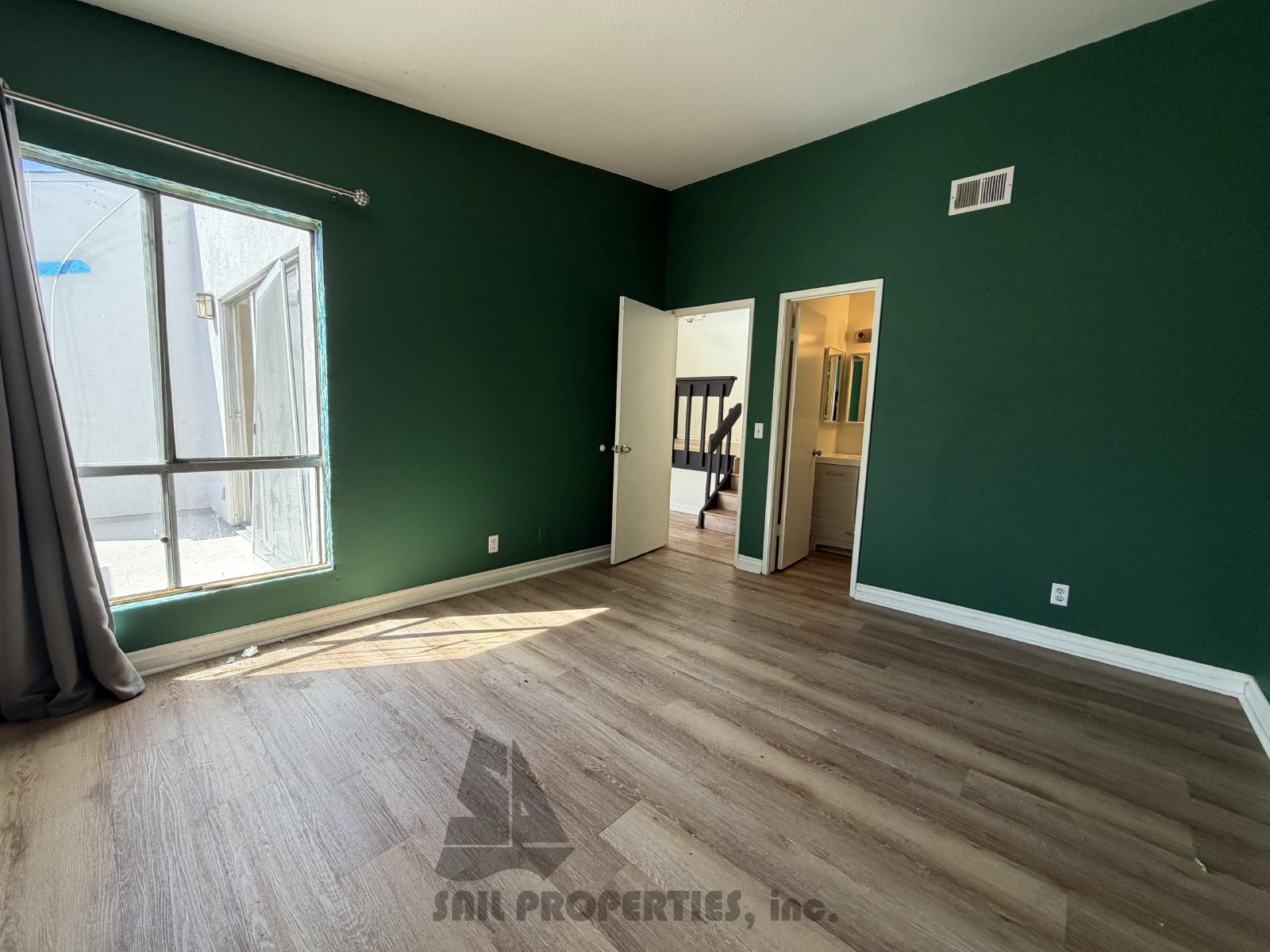3BD, 2.5BA Condo in Santa Ana With A 2-Car Garage, and Private Patio property image