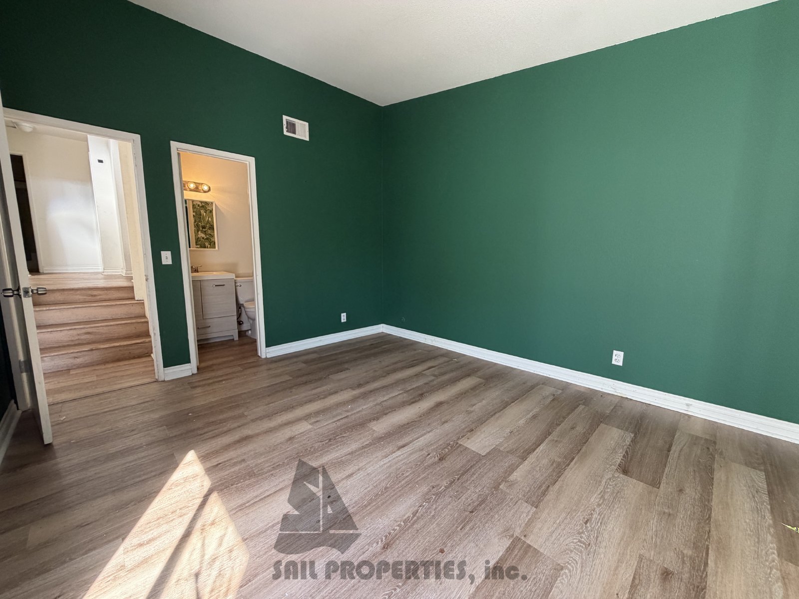 3BD, 2.5BA Condo in Santa Ana With A 2-Car Garage, and Private Patio property image