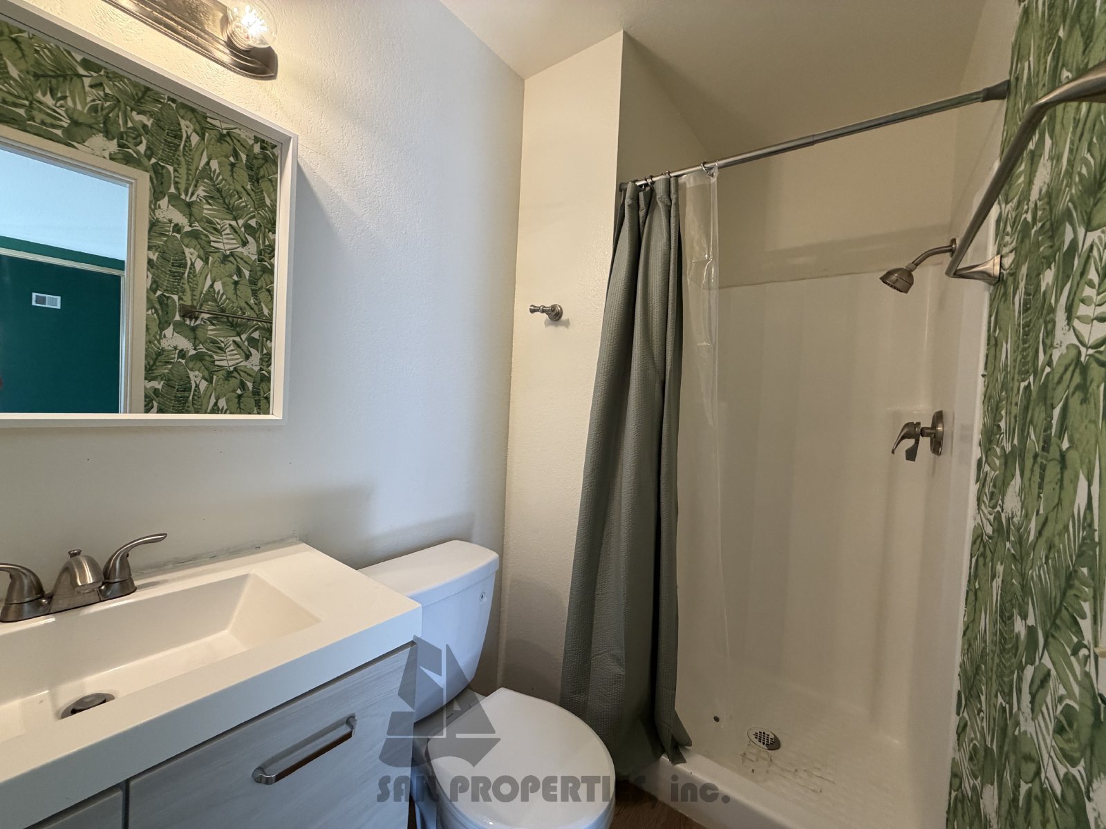 3BD, 2.5BA Condo in Santa Ana With A 2-Car Garage, and Private Patio property image