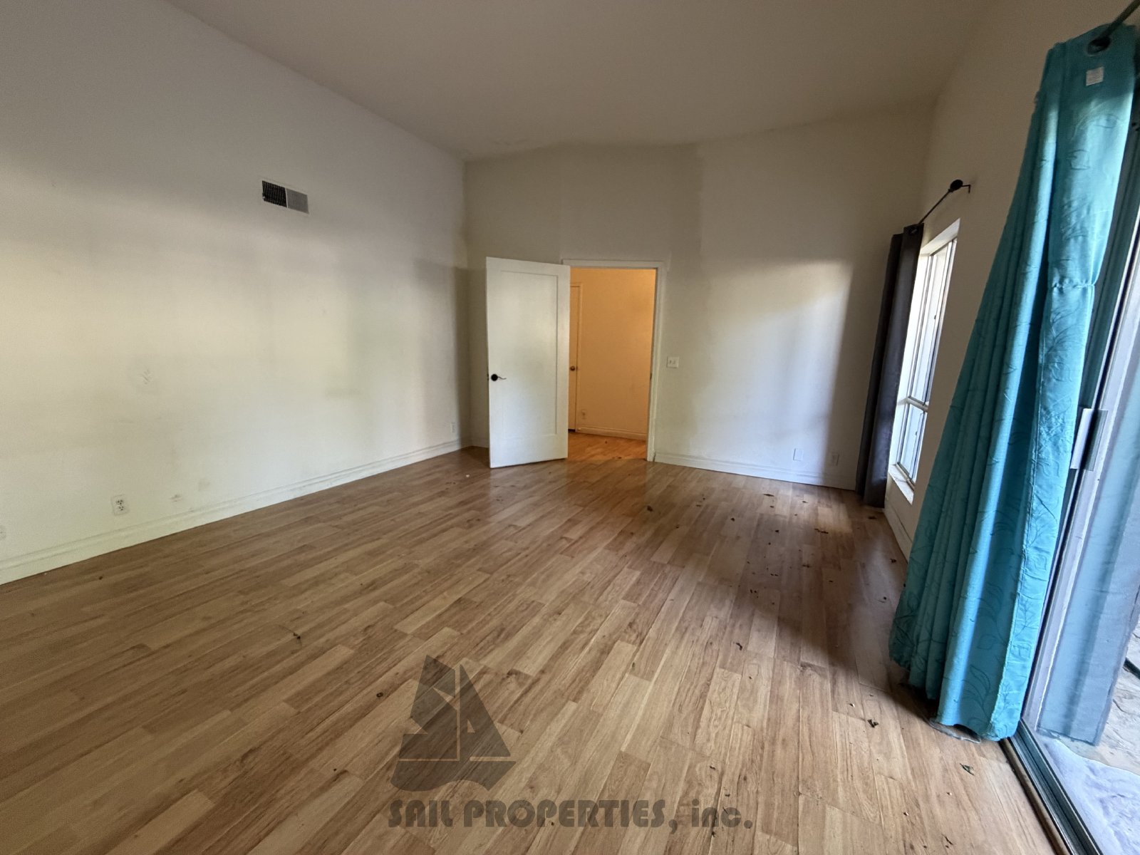 3BD, 2.5BA Condo in Santa Ana With A 2-Car Garage, and Private Patio property image