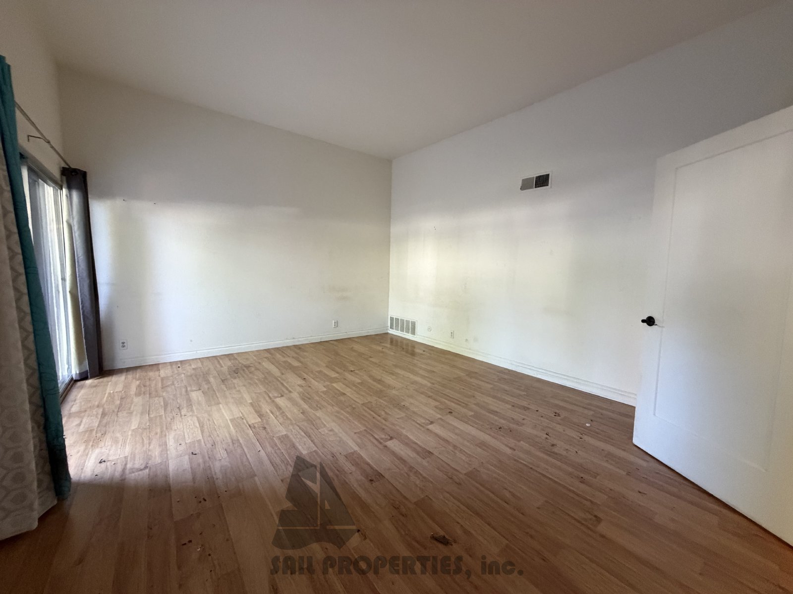 3BD, 2.5BA Condo in Santa Ana With A 2-Car Garage, and Private Patio property image