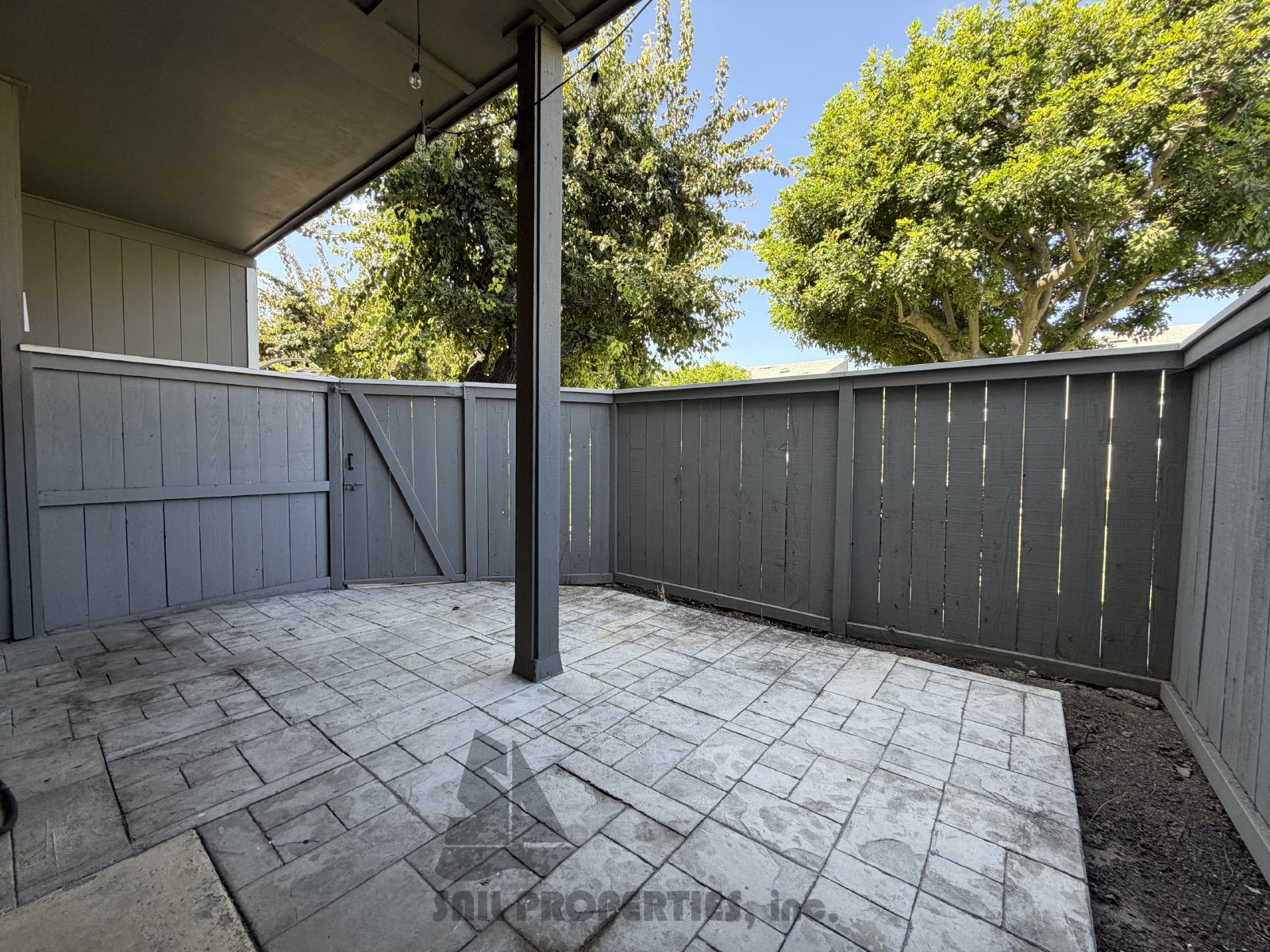 3BD, 2.5BA Condo in Santa Ana With A 2-Car Garage, and Private Patio property image
