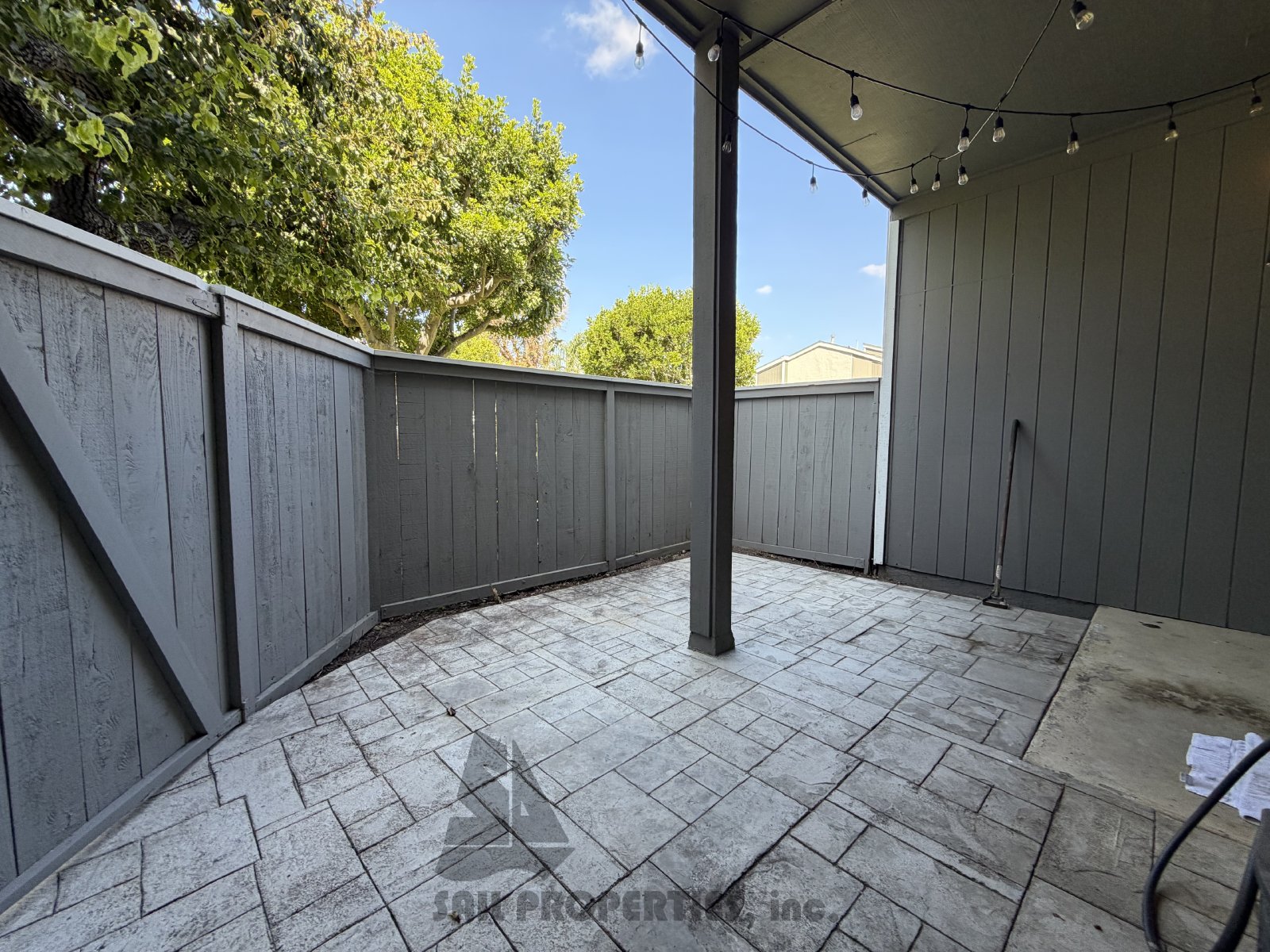 3BD, 2.5BA Condo in Santa Ana With A 2-Car Garage, and Private Patio property image