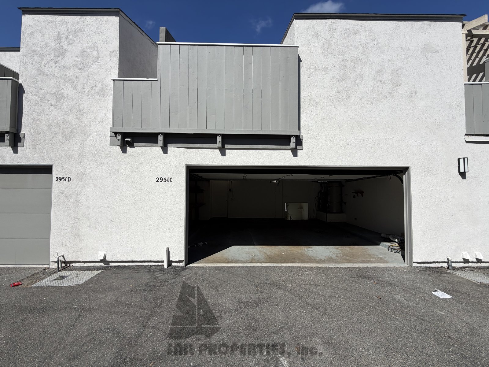 3BD, 2.5BA Condo in Santa Ana With A 2-Car Garage, and Private Patio property image