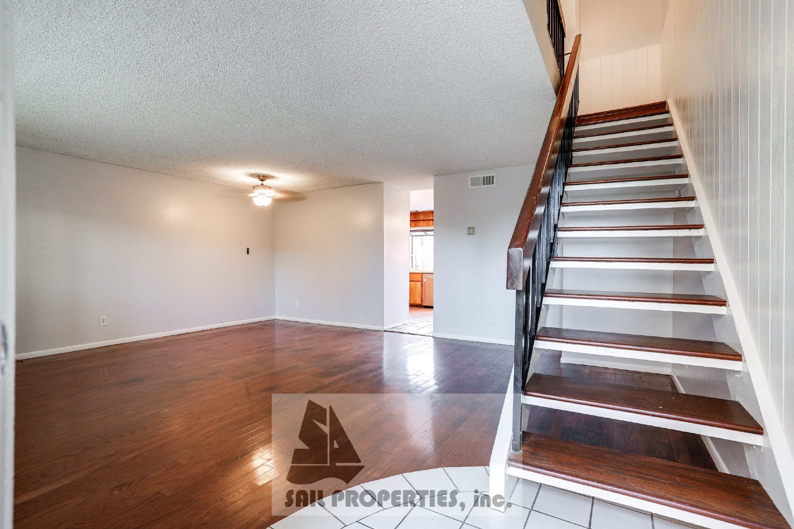 Charming 3-Bedroom Townhome in Fountain Valley close to Mile Square Park property image