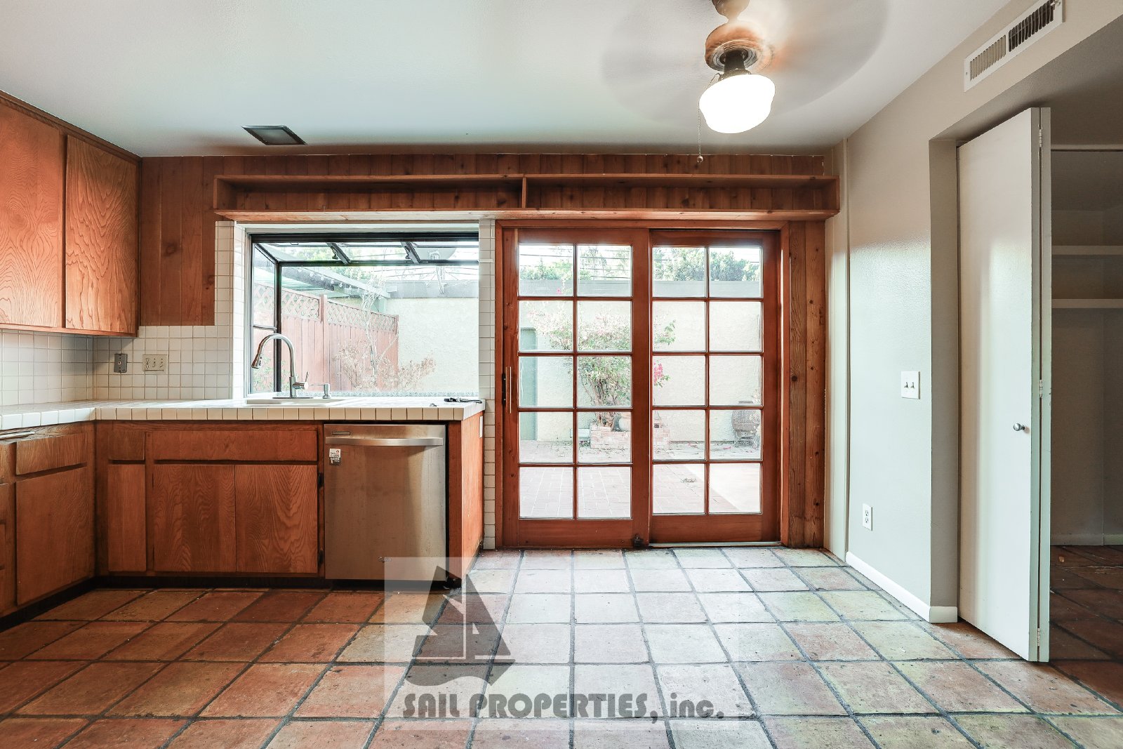 Charming 3-Bedroom Townhome in Fountain Valley close to Mile Square Park property image