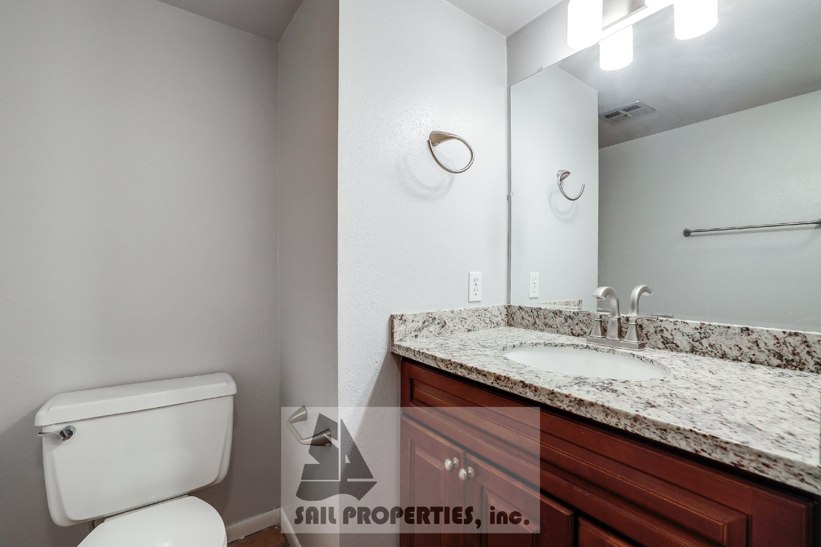 Charming 3-Bedroom Townhome in Fountain Valley close to Mile Square Park property image