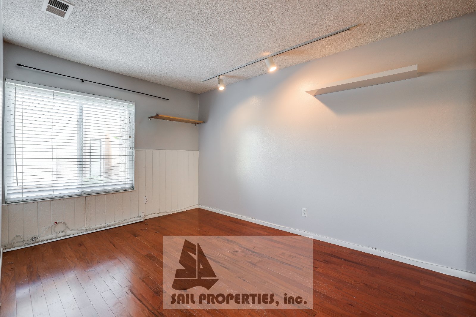 Charming 3-Bedroom Townhome in Fountain Valley close to Mile Square Park property image