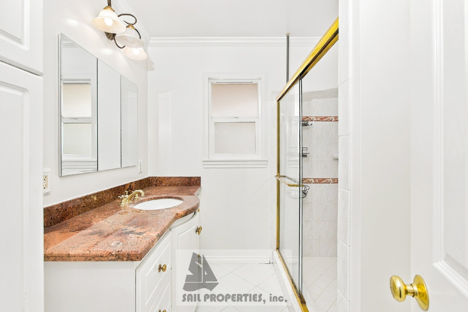 Charming and move-in ready home in Huntington Beach property image