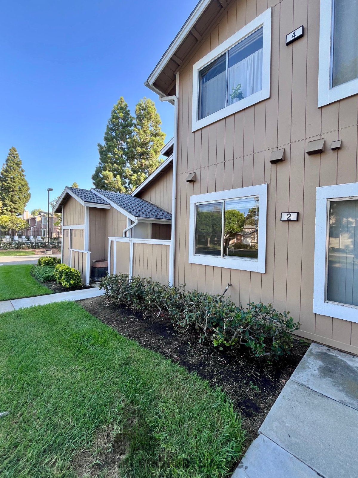 Located in Irvine, this remodeled 2-bedroom, 2-bath first-level condo combines modern updates with practical conveniences property image