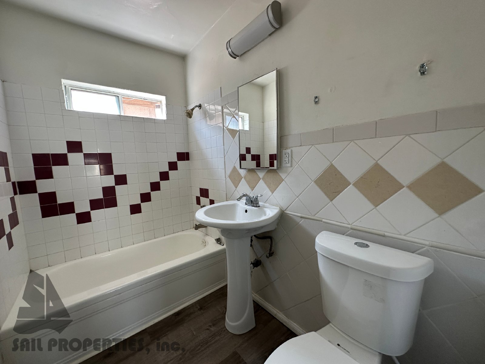 End-Unit Apartment in Prime Location of Paramount! property image