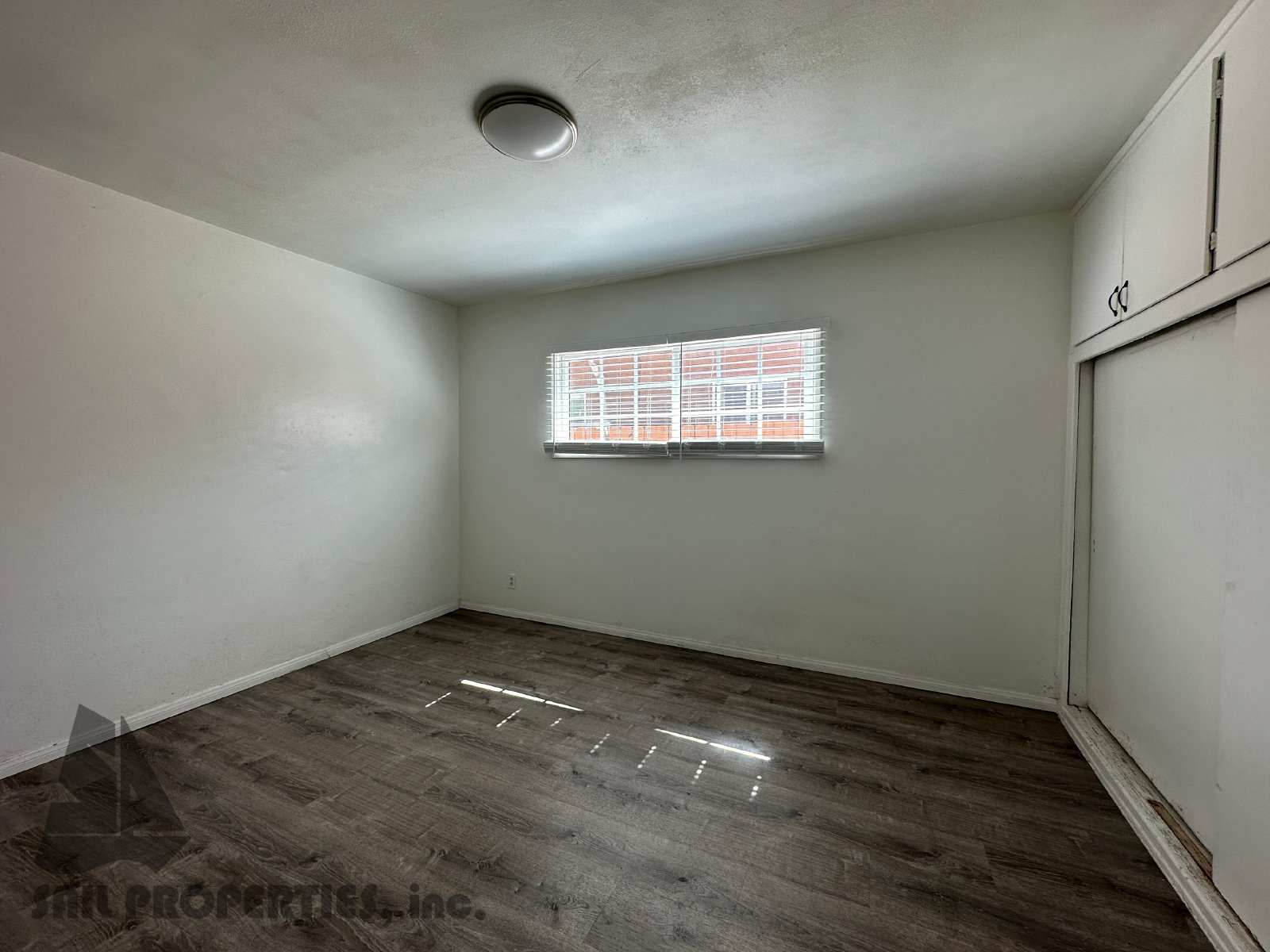 End-Unit Apartment in Prime Location of Paramount! property image