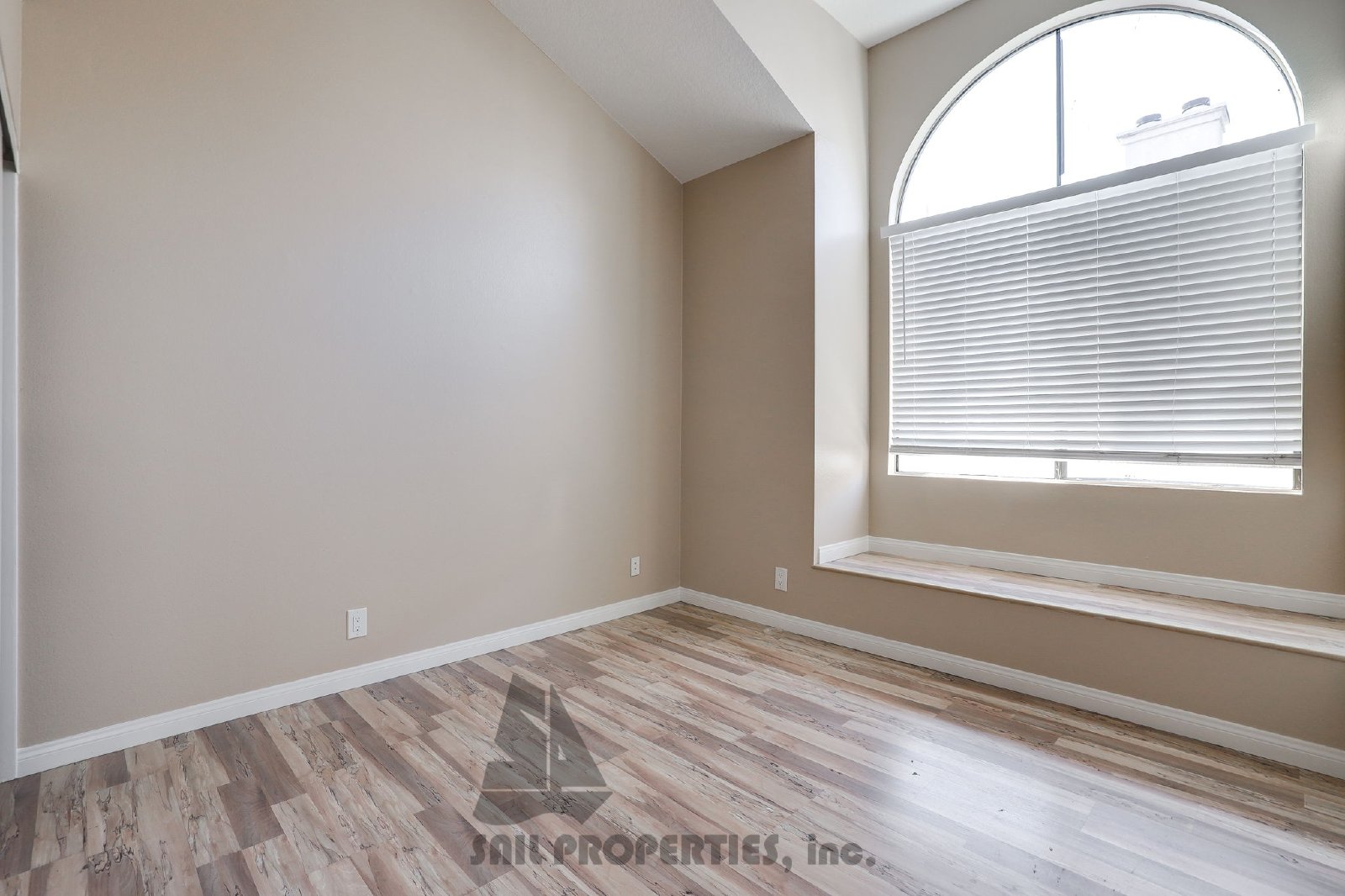 Welcome to this stunning 2-bedroom+loft, located in vibrant Huntington Beach property image