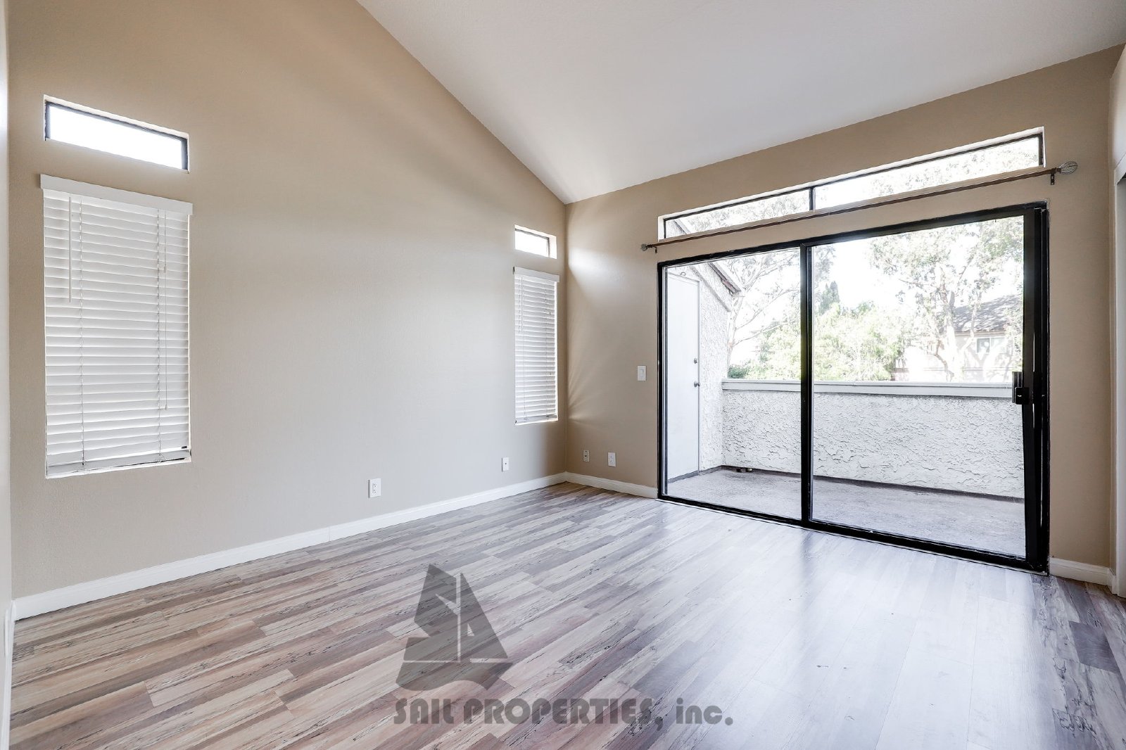 Welcome to this stunning 2-bedroom+loft, located in vibrant Huntington Beach property image